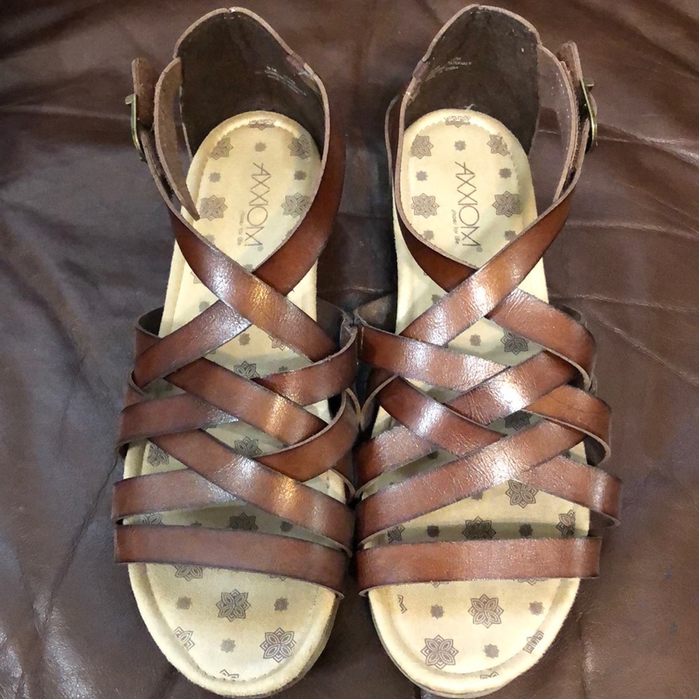 Strappy sandals. Size9.